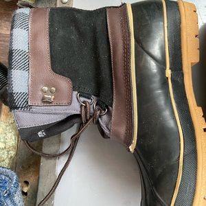 Winter boots, waterproof bottom